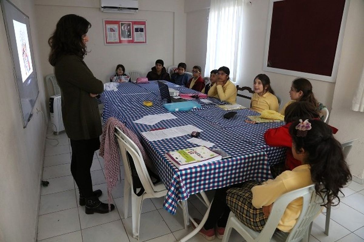 Urla\'da Çocuklar İçin İnsan Hakları Eğitimi
