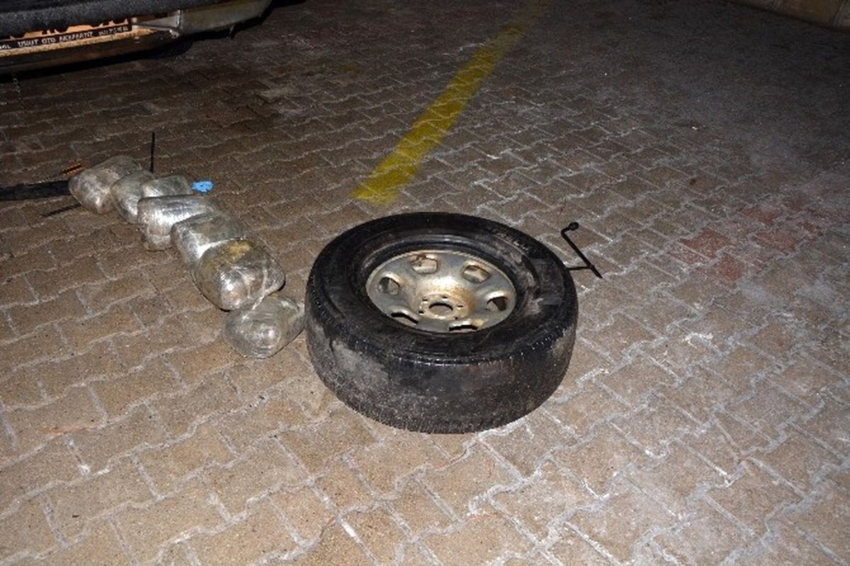 Yedek Lastikte 5 Kilogram Esrar Bulundu