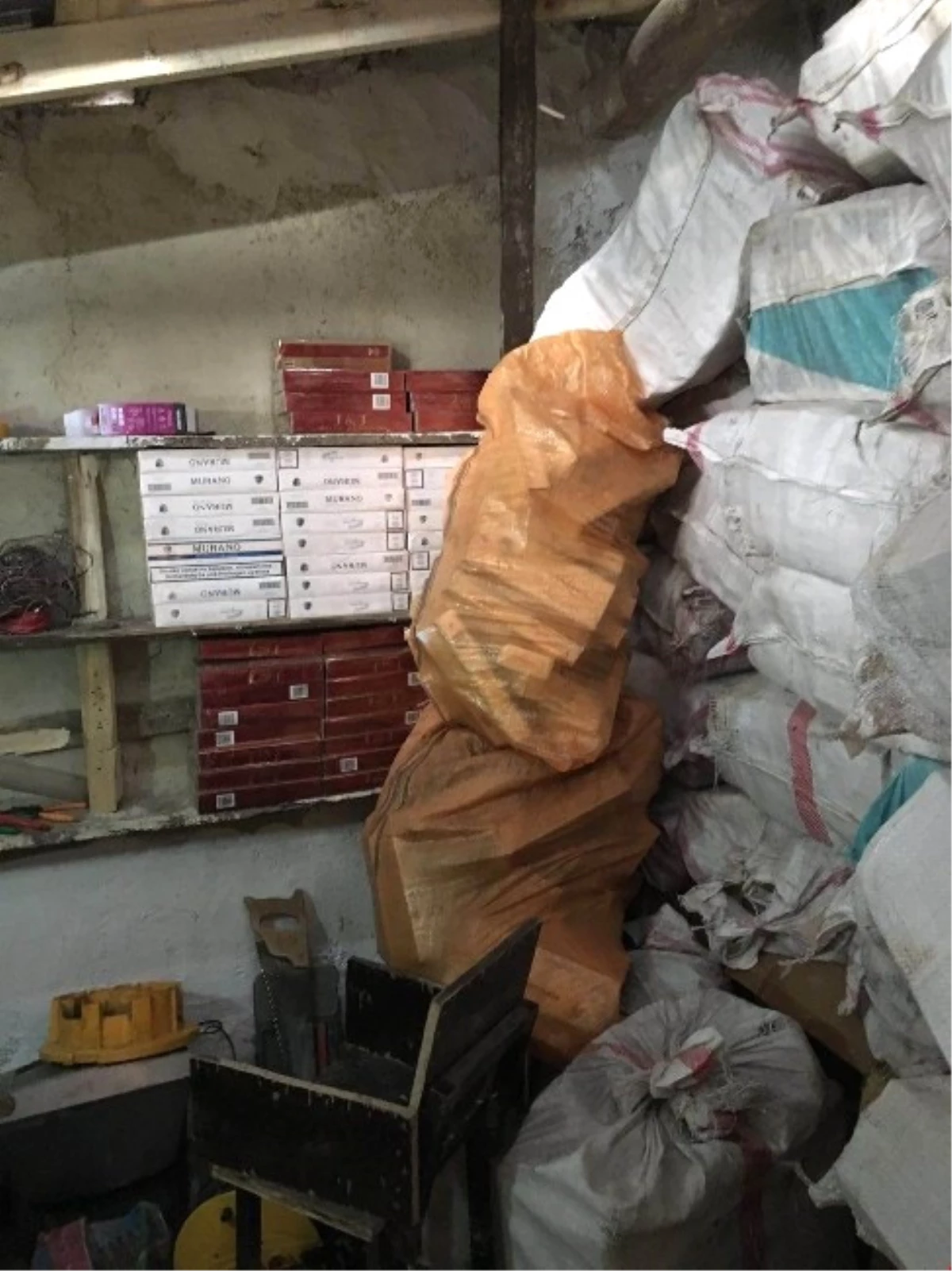 Yüksekova\'da 77 Bin 500 Paket Kaçak Sigara Ele Geçirildi