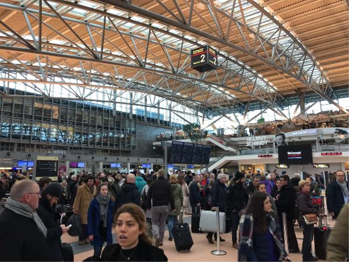 Zehirli Gaz Nedeniyle Kapatılan Hamburg Havalimanı Yeniden Açıldı