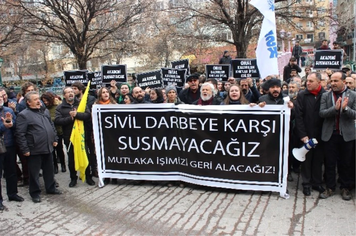 Anadolu Üniversitesi\'nde "Sessiz" Eylem