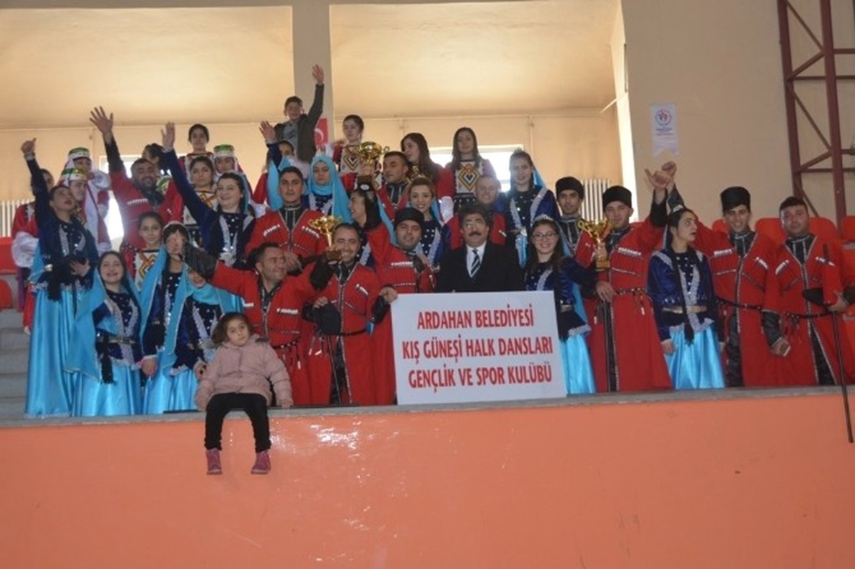 Ardahan Belediyesi Kış Güneşi Halk Oyunları Gençlik ve Spor Kulübü Rüzgarı Esti