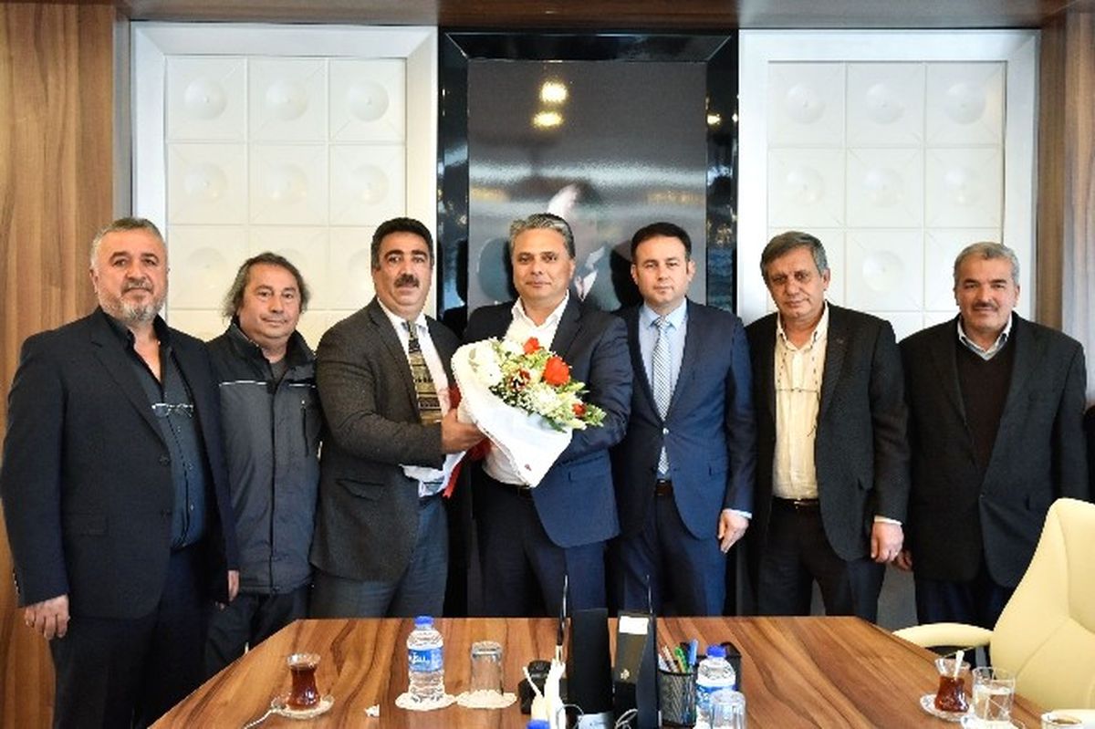 Başkan Uysal\'a Spor Salonu Teşekkürü