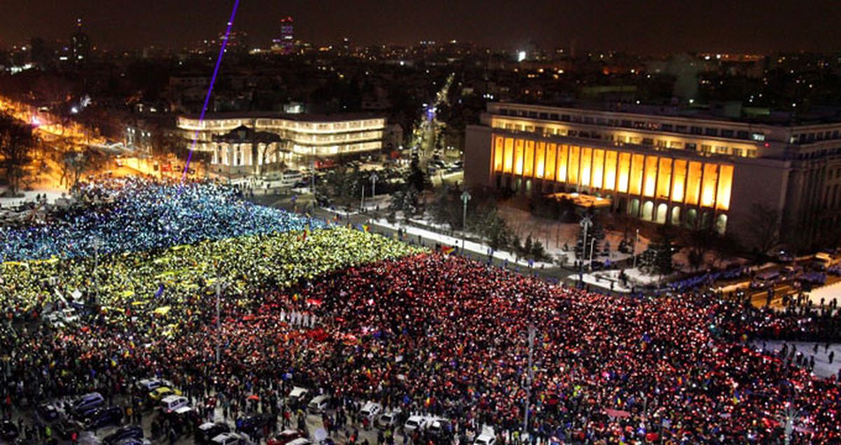 Bükreş\'te Onbinlerin Yolsuzluk Protestosu Sürüyor