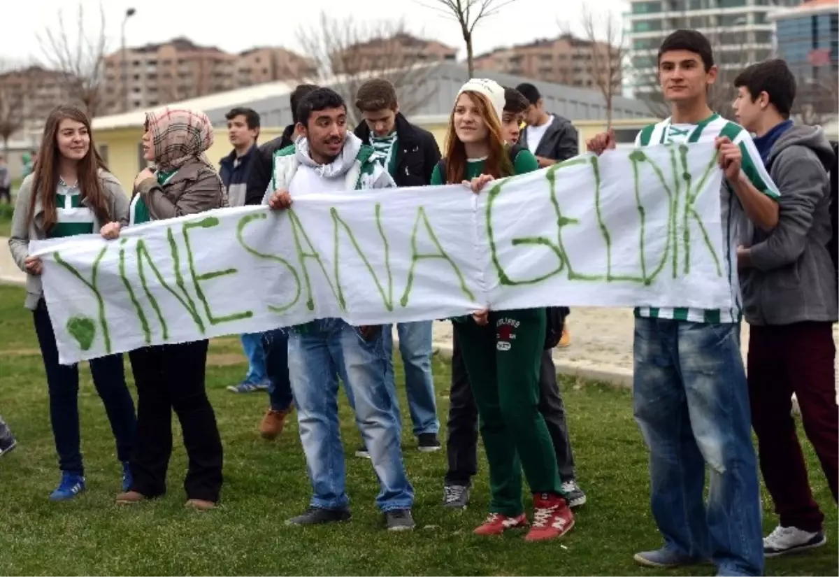 Bursaspor\'dan Sevgililer Günü İçin Taraftara Jest