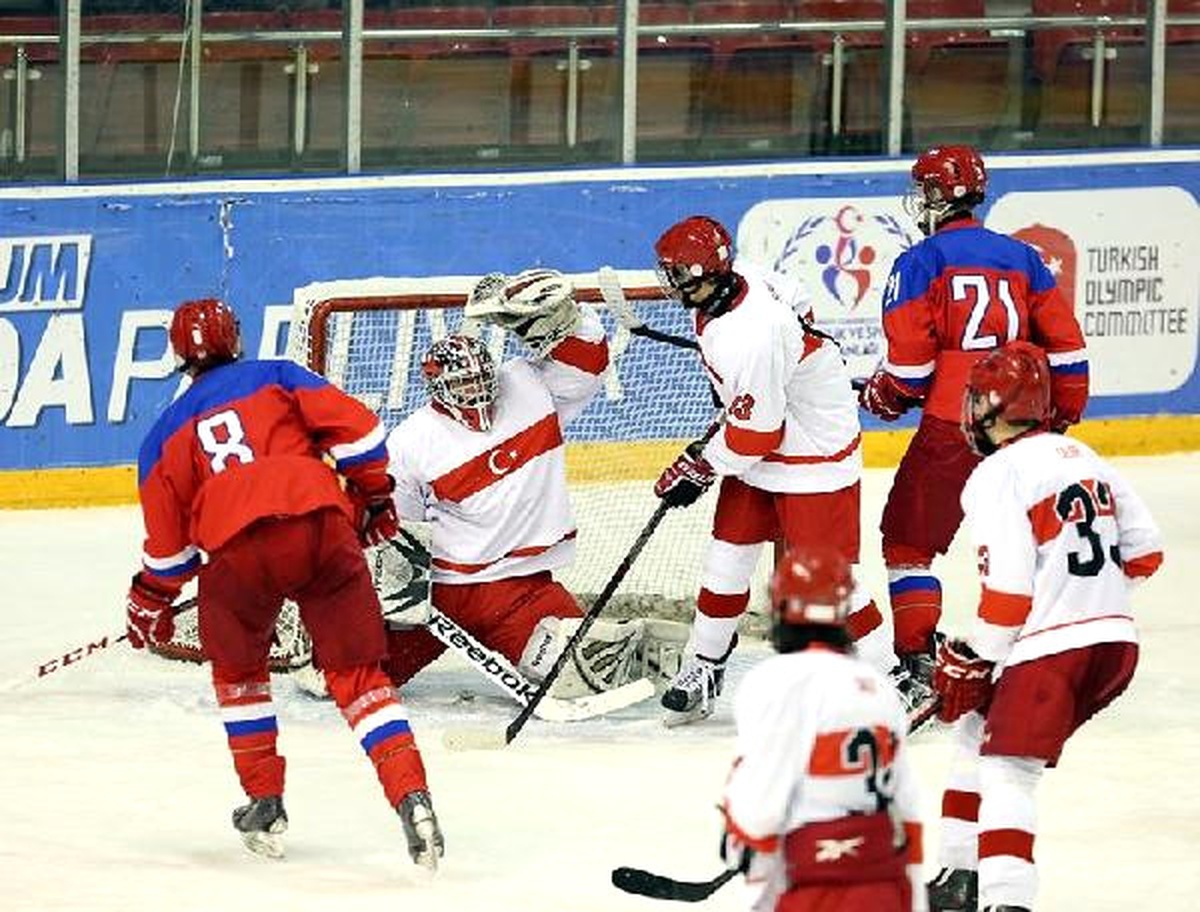 Buz Hokeyinde Türkiye, Rusya\'ya Farklı Yenildi: 42-0