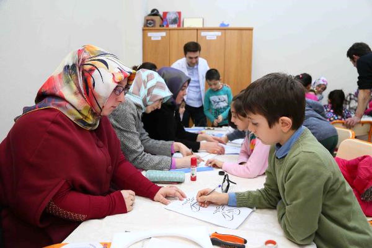 Çocuklar Öğrendiklerini Velilere Öğretiyor