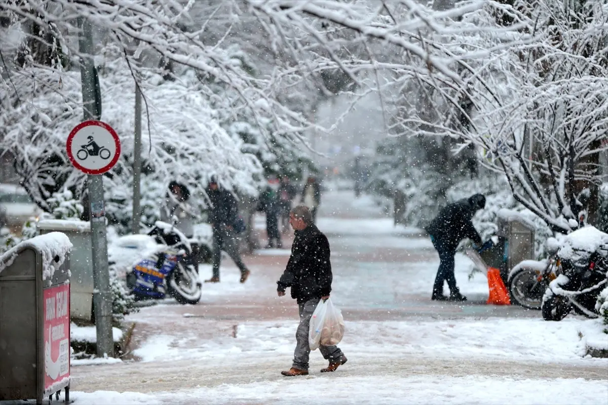 Düzce\'nin Yüksek Kesimleri Beyaza Büründü