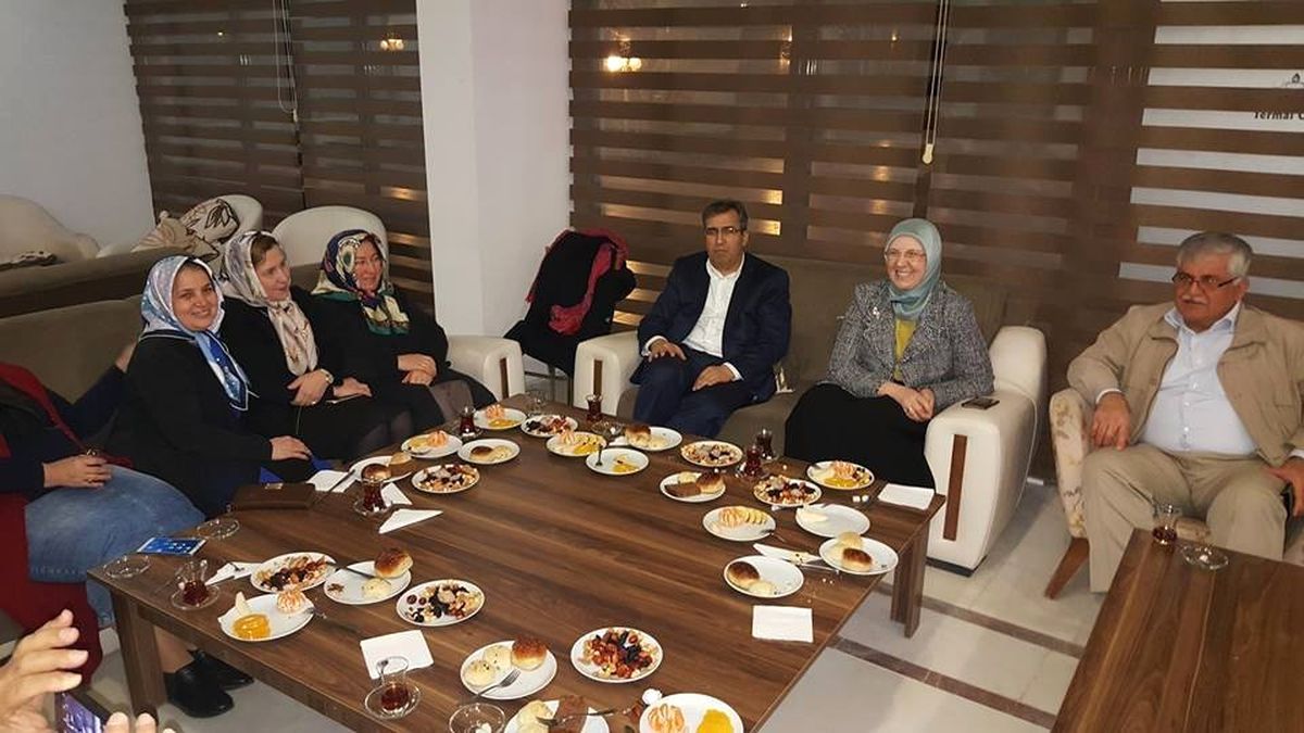 Eski Bakan ve AK Parti Milletvekili Sema Ramazanoğlu Sandıklı\'da Mola Verdi