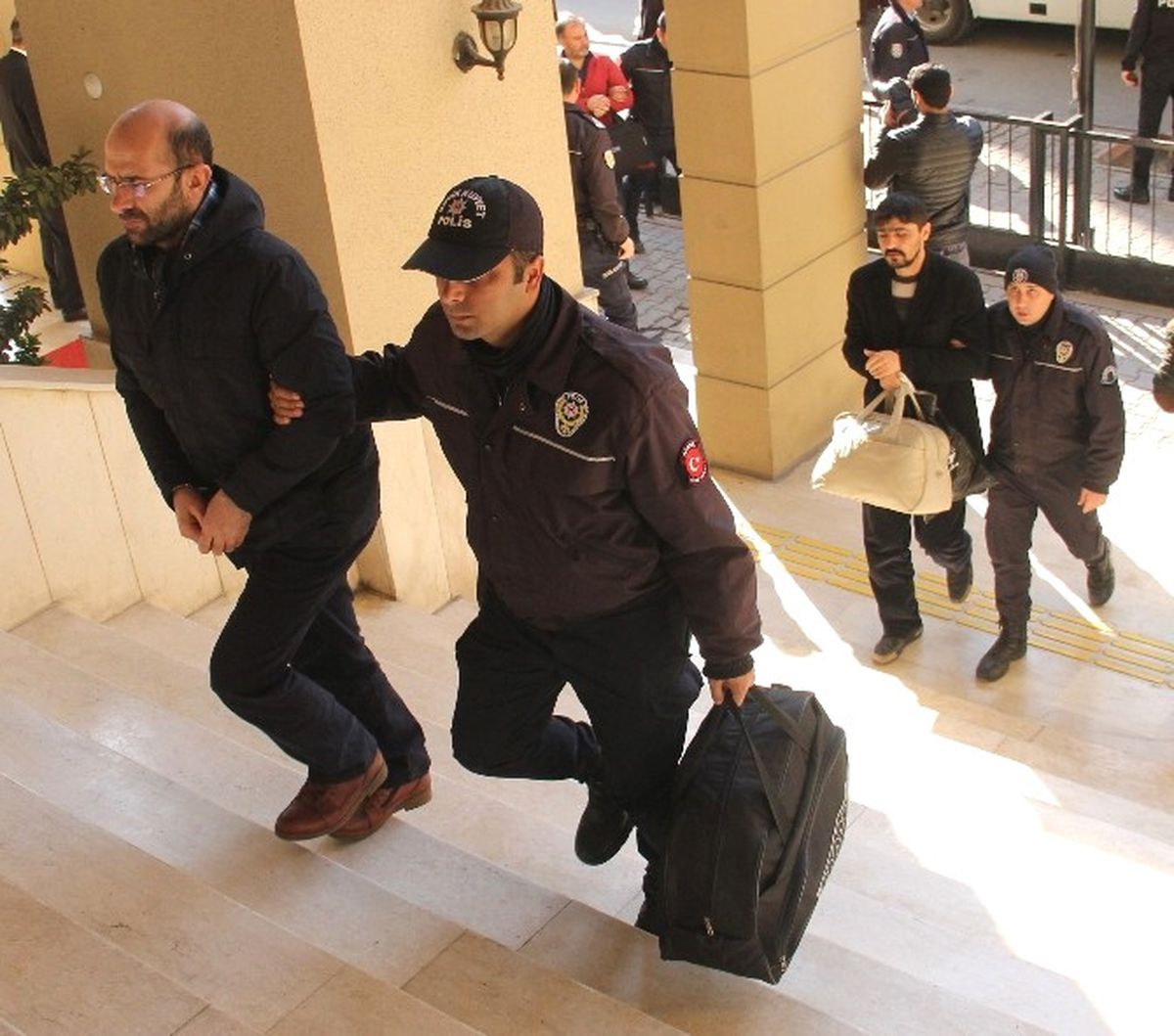 Fetö Maaş Kartını Aldığı Öğretmeni Zorla Evlendirmek İstemiş