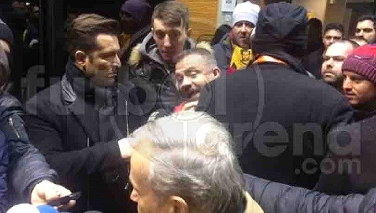 Galatasaray Taraftarlarından Canlı Yayında Yöneticiye Tepki