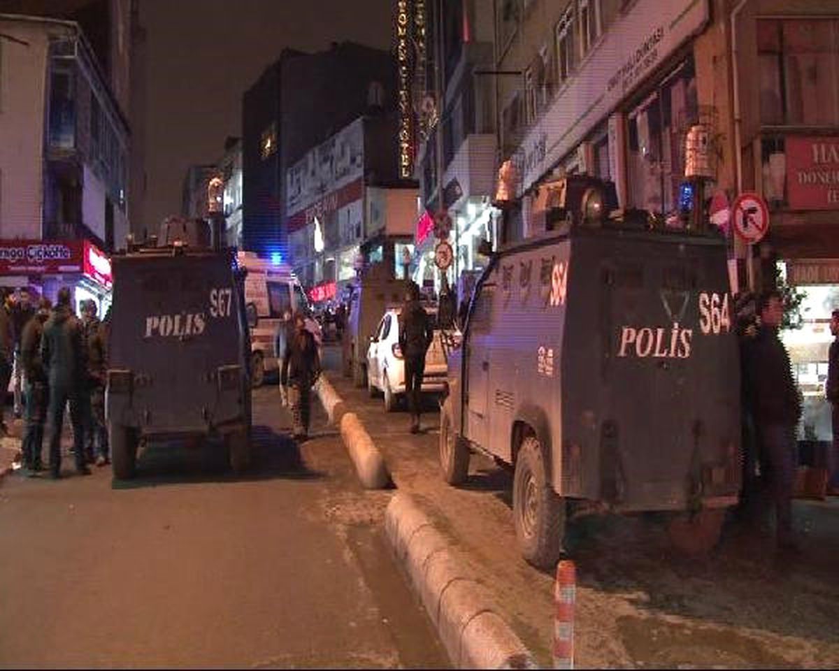 Kağıthane\'de Molotoflu ve Ses Bombalı Saldırı
