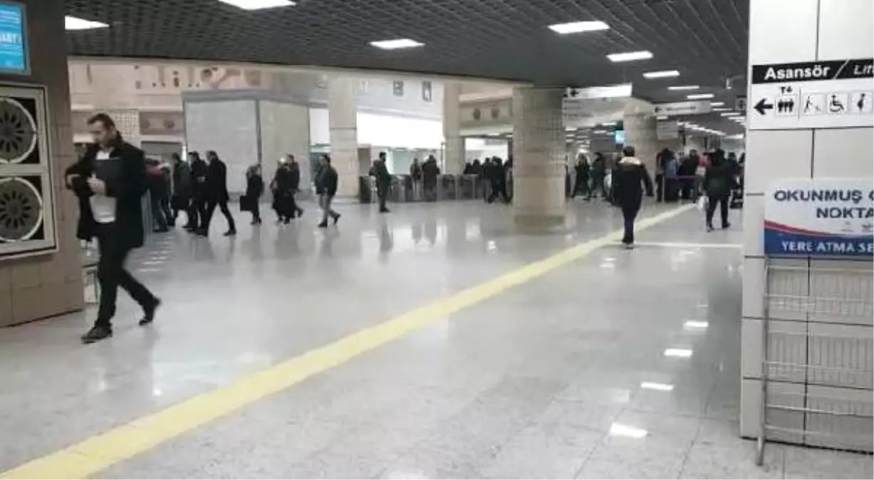 Marmaray Seferlerinde Aksamalar Yaşanıyor