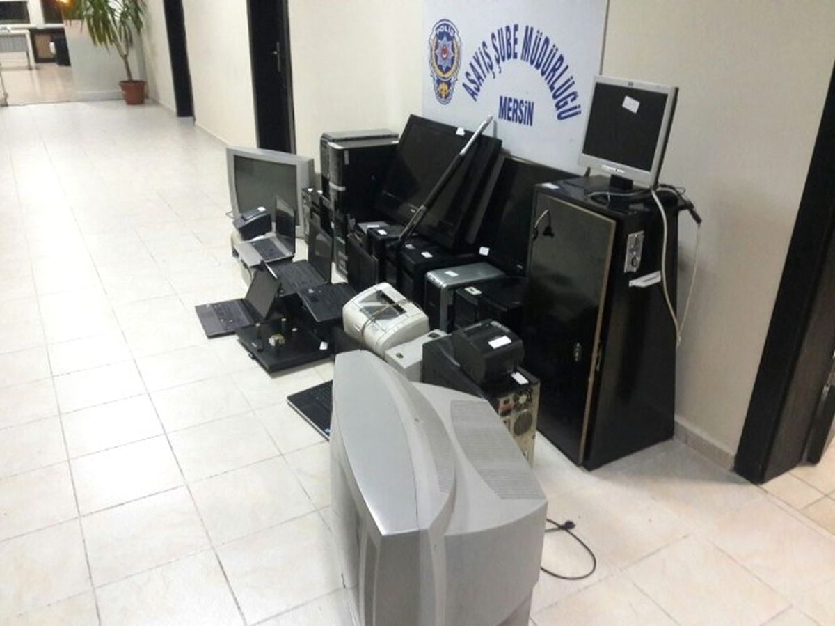 Mersin\'de Yasa Dışı Bahis Operasyonu: 11 Gözaltı