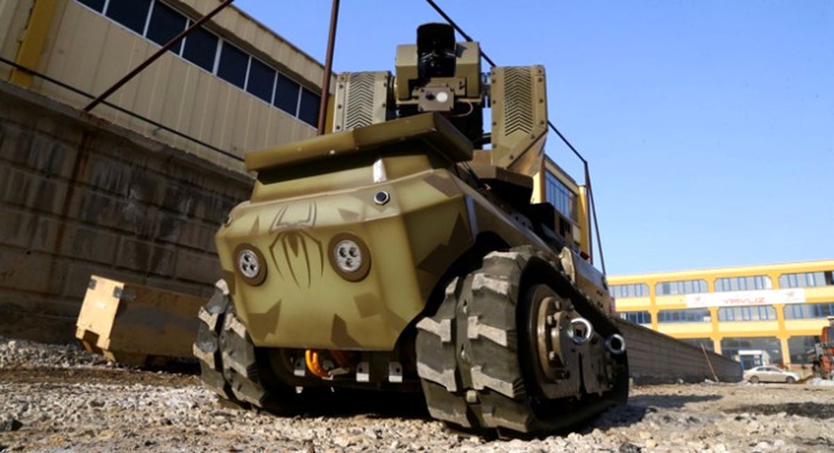 Mini Tank Ankebot Kışla Yolunda