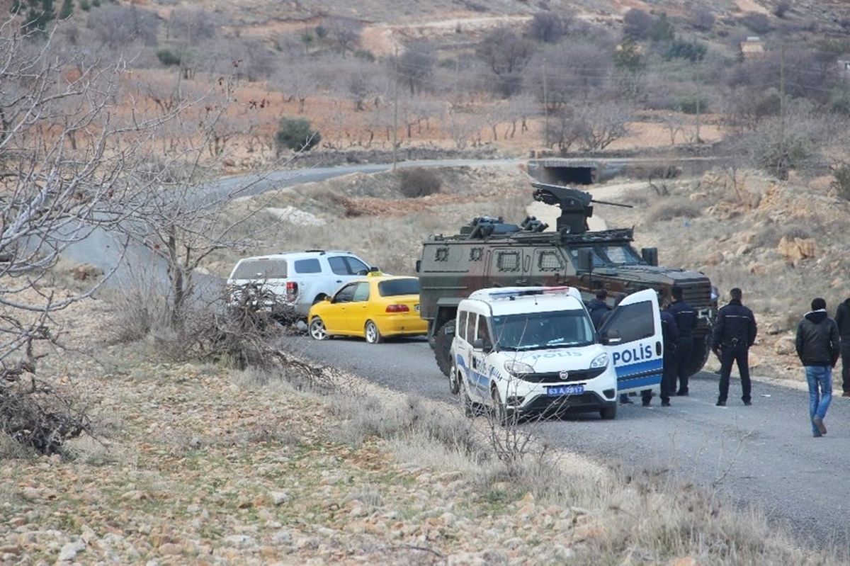Otomobilde Eşi ve Çocuklarını Rehin Aldı (5)
