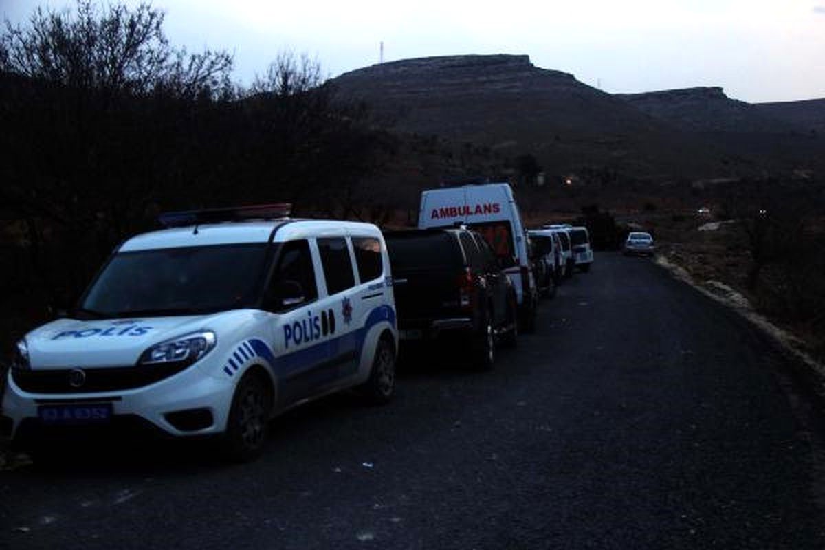 Otomobilde Eşi ve Çocuklarını Rehin Aldı (6)