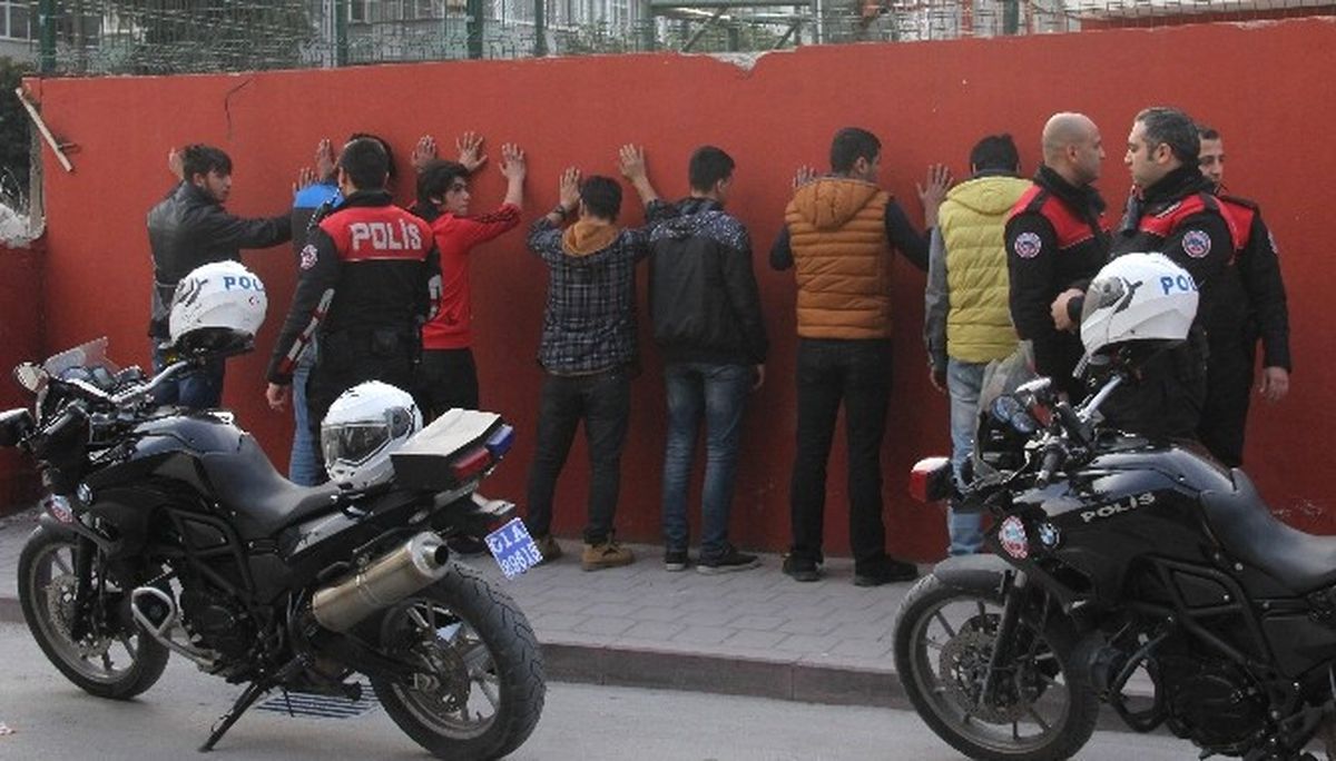 Adana\'da Galatasaraylı Taraftarlara Saldırı
