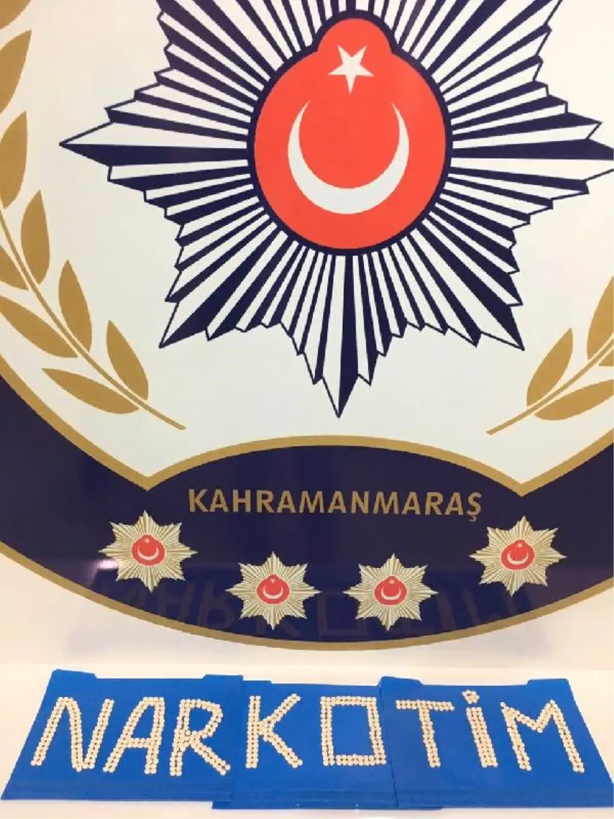 Polisin Aradığı Otomobildeki Kadının İç Çamaşırından Uyuşturucu Çıktı