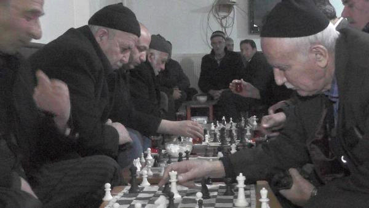 Satranç ve Dama Tutkunu Dedeler