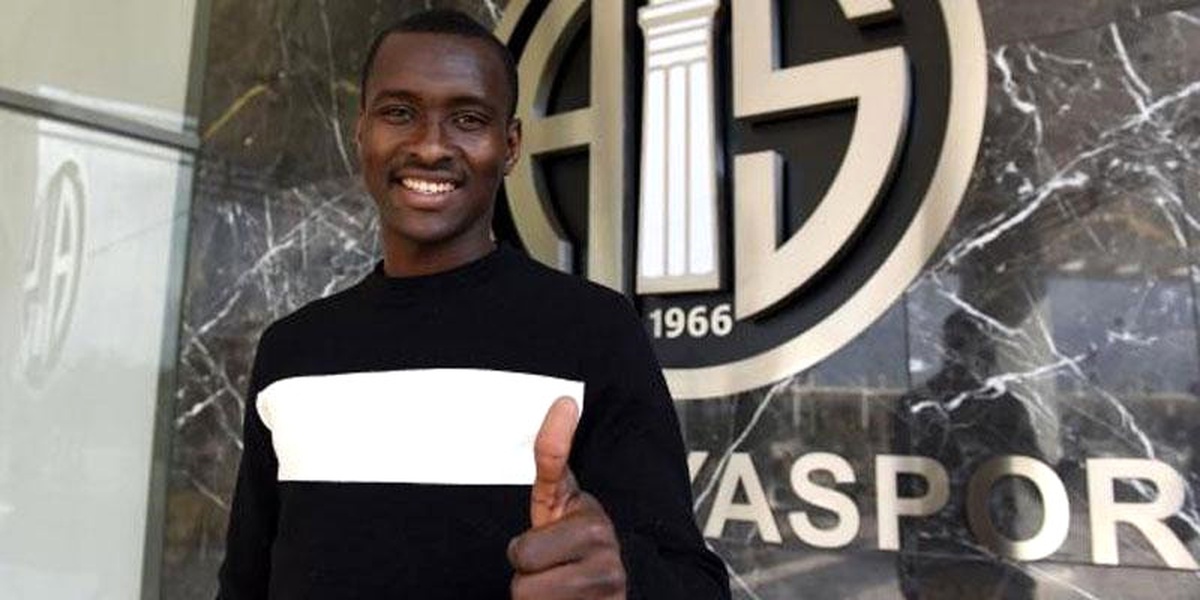 Sokakta Yaşarken Dünya Devinin Peşinde Koştuğu Futbolcu Oldu (2)