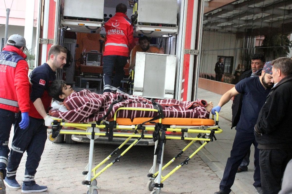 Suriye\'de Çatışmalarda Yaralanan 10 Öso Askeri Kilis\'e Getirildi