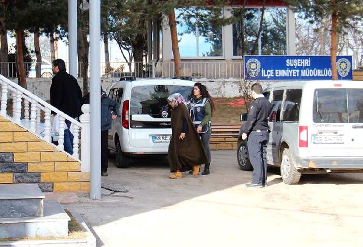 Suşehri\'nde Fetö Operasyonu: 5 Gözaltı