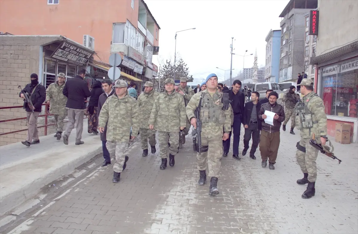 Tuğgeneral Tokel\'den, Şemdinli Esnafına Ziyaret