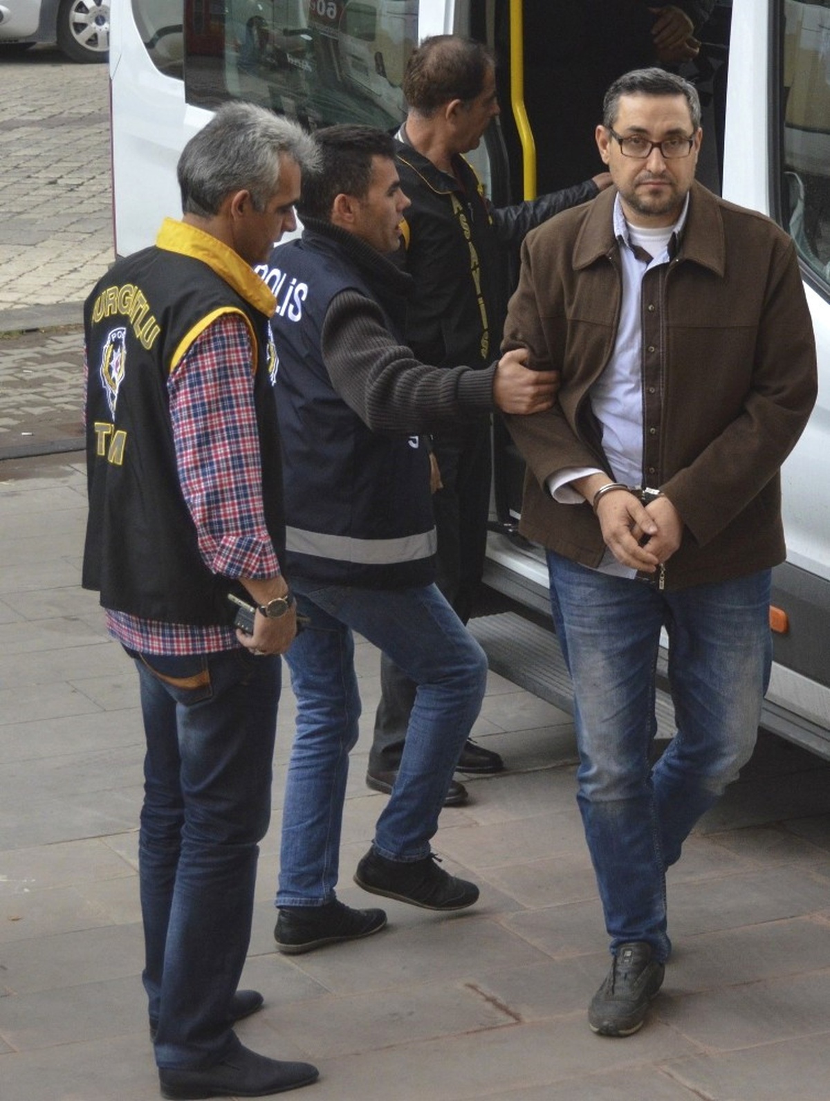 Turgutlu\'da Fetö\'den 3 Kişi Tutuklandı