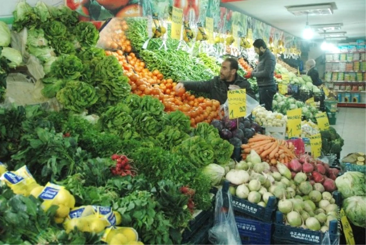 Van\'da Sebze Meyve Fiyatları Cep Yakıyor