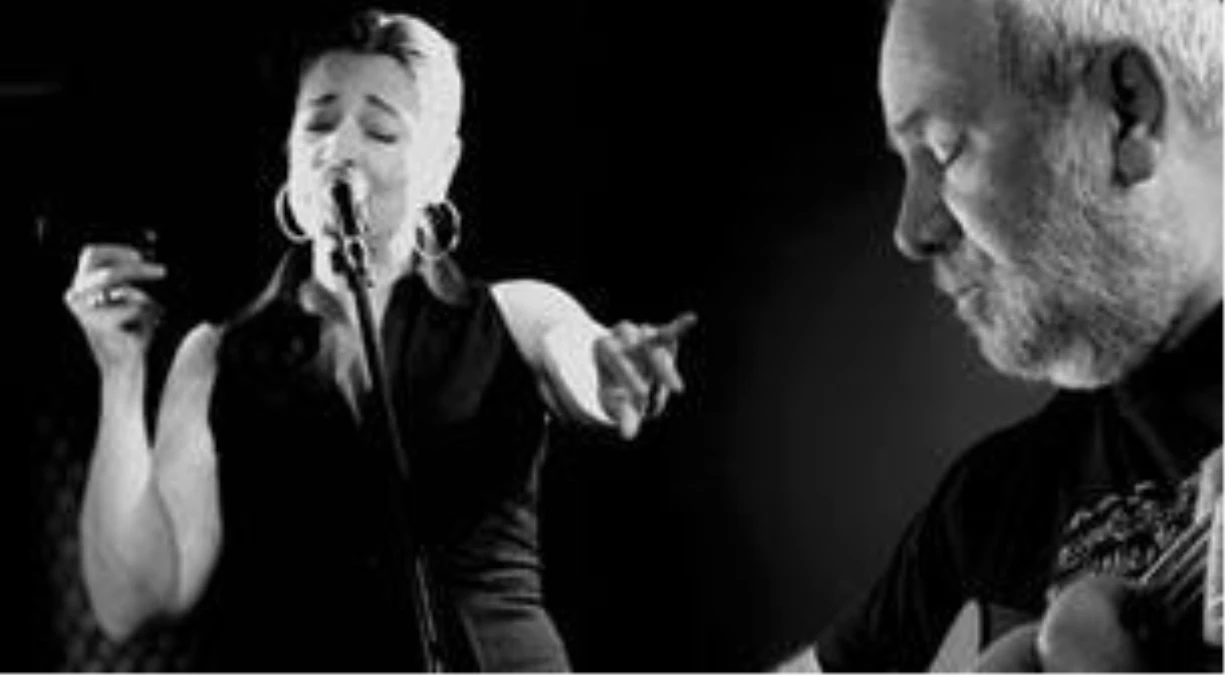 100 Akustik Bülent Ortaçgil & Birsen Tezer Sevgililer Günü Özel Konseri