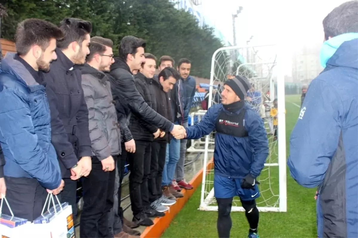 Akademi Lise Öğrencileri, Başakşehir Spor Kulübü\'nü Ziyaret Etti