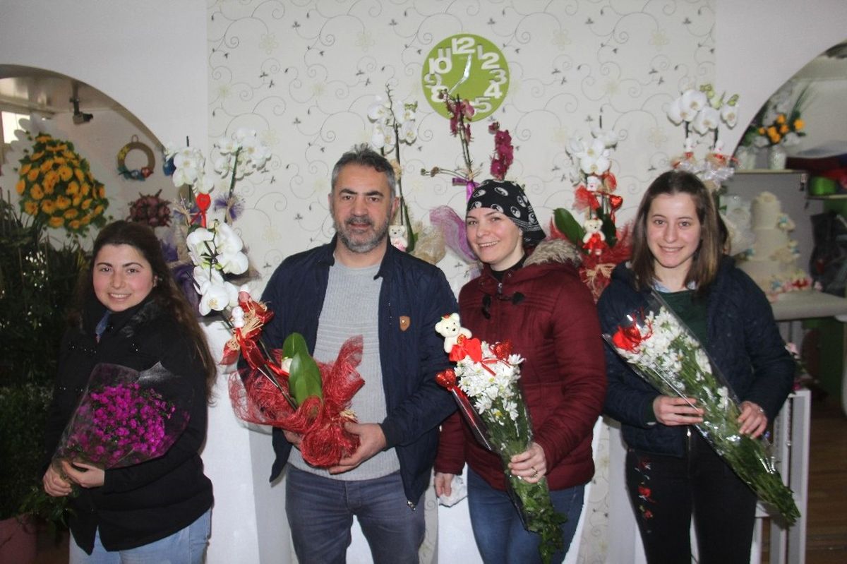 Artvinli Çiçekçiden Sevgililer Günü\'ne Özel Klip