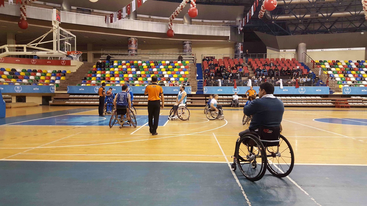 Bağcılarlı basketbolcular 3\'te 3 yaptı