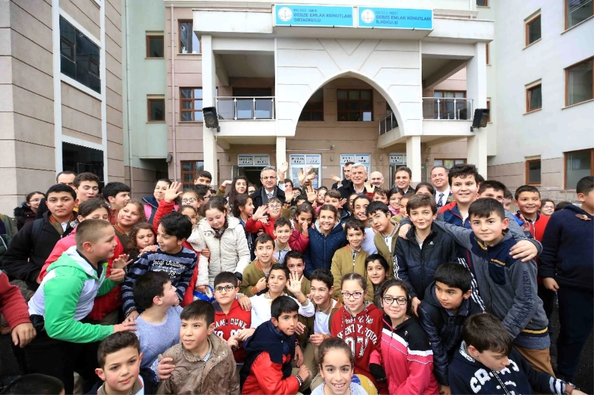 Başkan Karaosmanoğlu, Gebze Emlak Konut Okulunu Ziyaret Etti