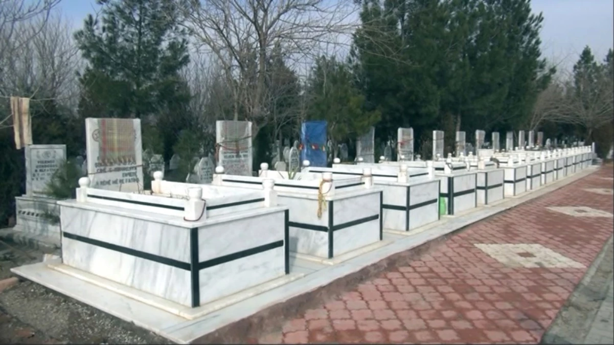 Batman\'daki PKK Mezarlarının Taşları Sökülecek