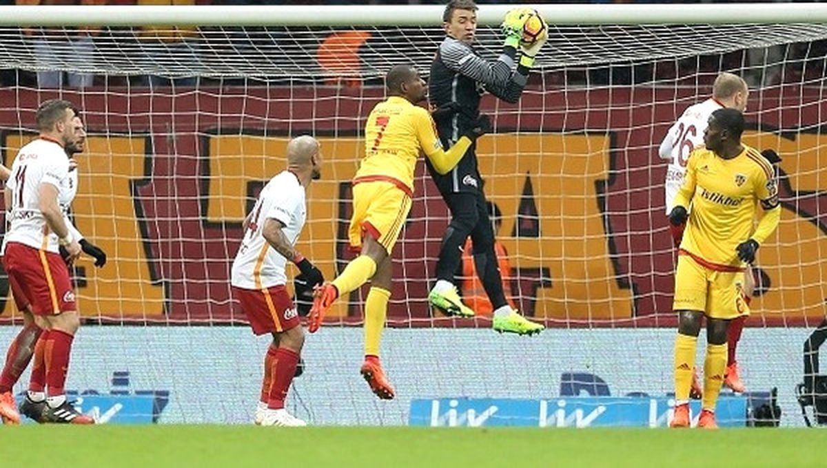 Galatasaray Maçlarında Korner, Yarım Penaltı"