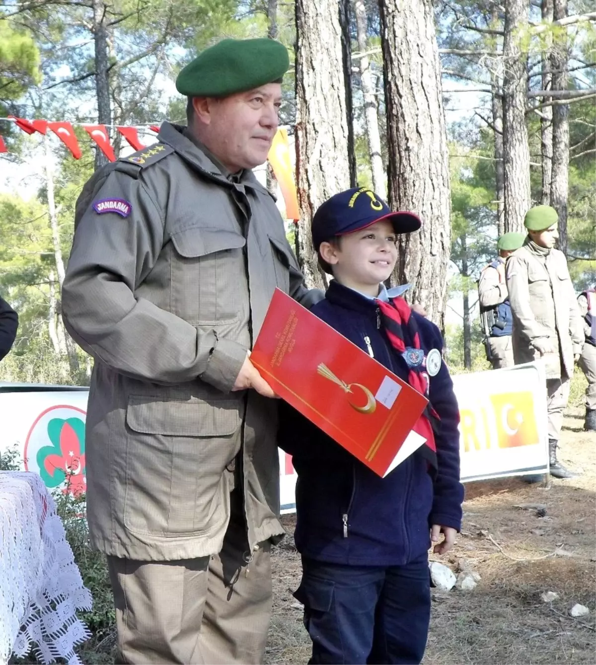 Jandarmadan Köylü Çocuklara İzcilik Eğitimi