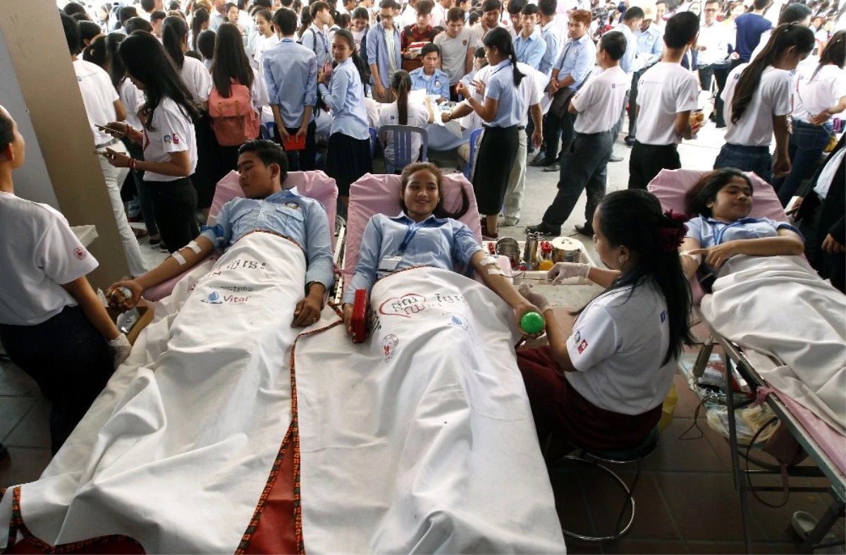 Kamboçya\'da Sevgililer Günü\'ne Özel Kan Bağış Kampanyası