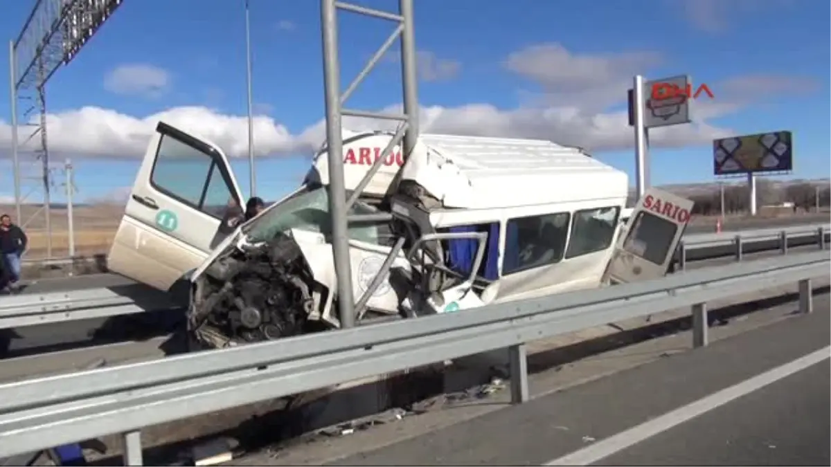 Kayseri\'de Trafik Kazası: 1 Ölü, 10 Yaralı