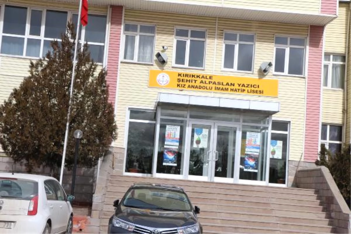 Kırıkkale\'de Fetö\'nün Eski Okulunda Gizli Kasa Bulundu
