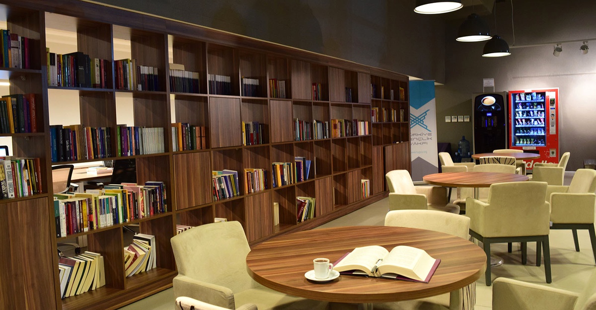 Kitap Okuyan Öğrenciye Yeme İçme Ücretsiz