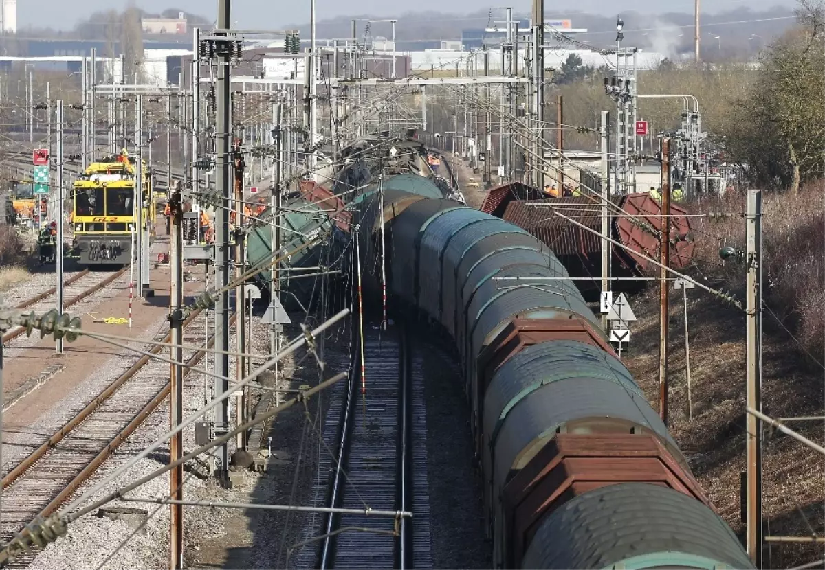 Lüksemburg\'da İki Tren Çarpıştı: 1 Ölü, 6 Yaralı