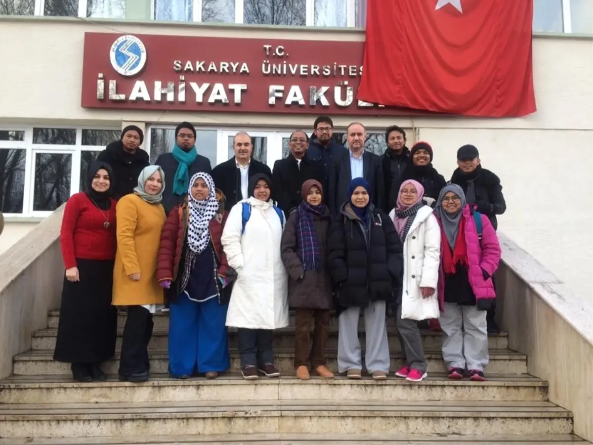 Malezyalı Öğrenciler Saü İlahiyat Fakültesinde