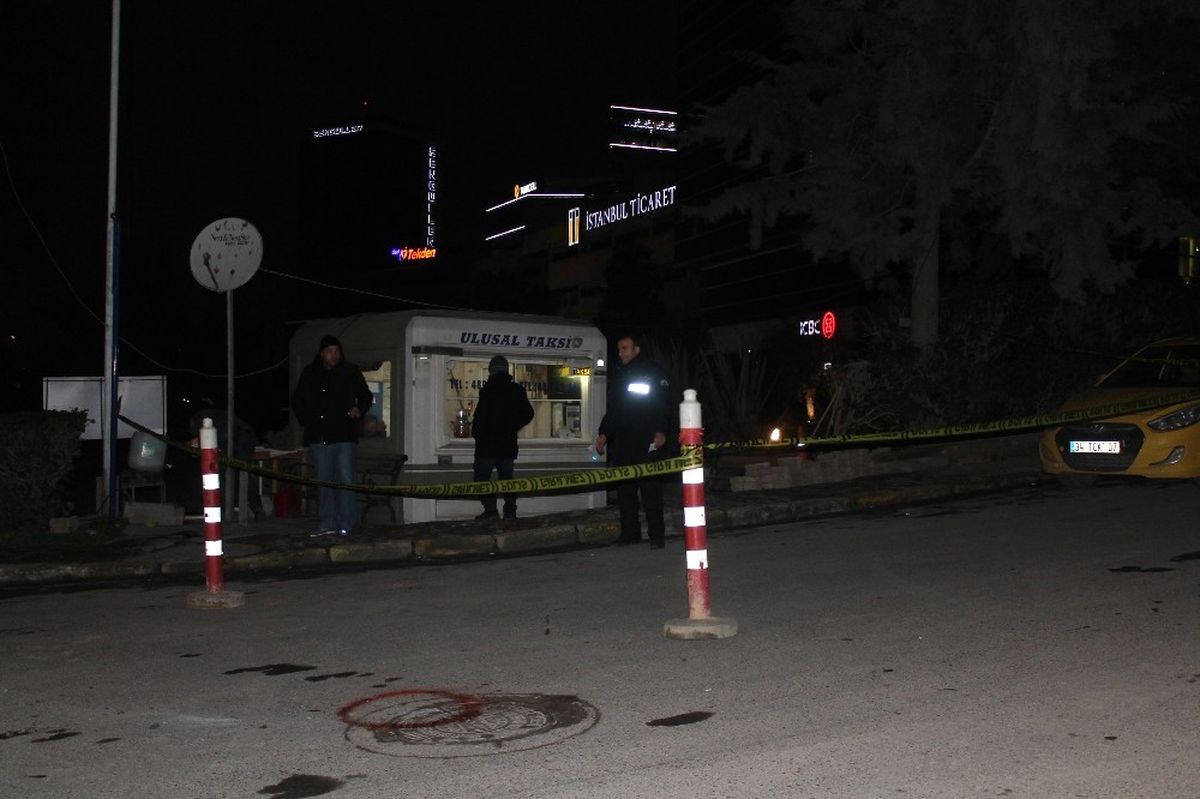 Maltepe\'de Taksi Durağına Silahlı Saldırı : 1 Yaralı