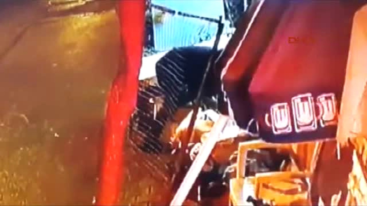 "Sevgililer Günü"Nde Yapılan Gül Hırsızlığı Kamerada