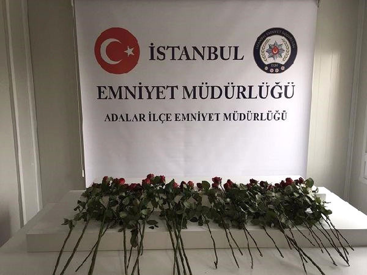 Sevgililer Günü"Nde Yapılan Gül Hırsızlığı Kamerada