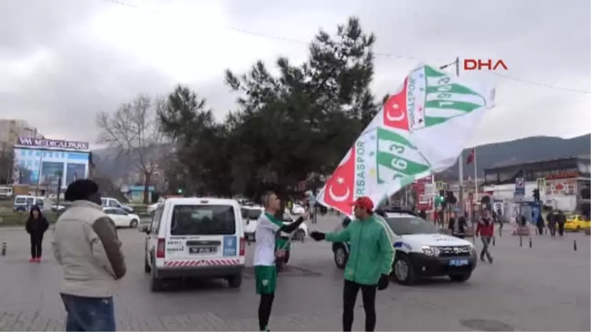 Taraftarlar Sevgililer Günü\'nde Bursaspor Için Koştu