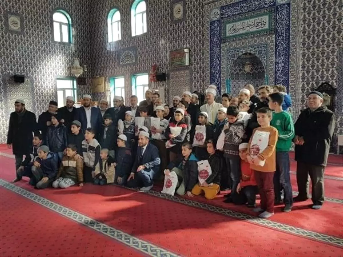 Tevhid Camii\'nde "Haydi Çocuklar Namaza" Kampanyası