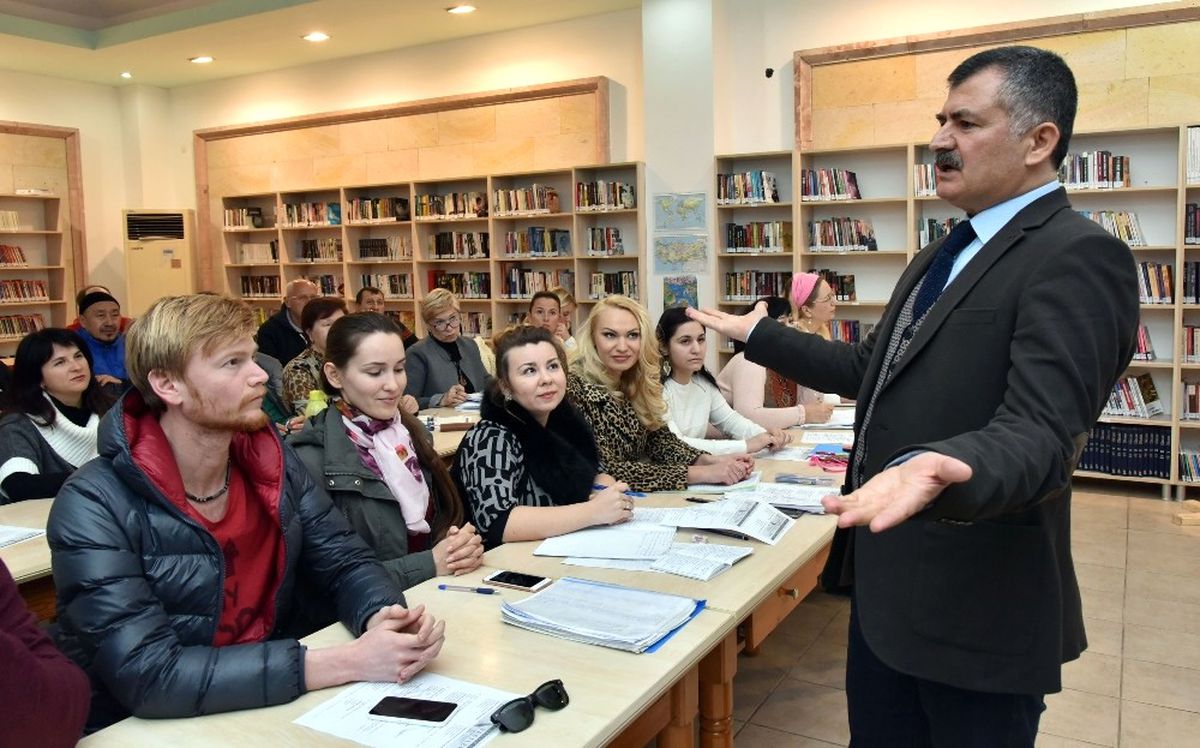 Alanya\'da Yaşayan Yerleşik Yabancılar Türkçe Öğreniyor